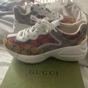 Brand new, never worn Gucci sneakers